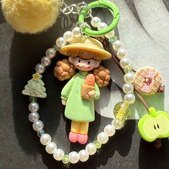 Accessories - Little girl figure with cookie and apple charm